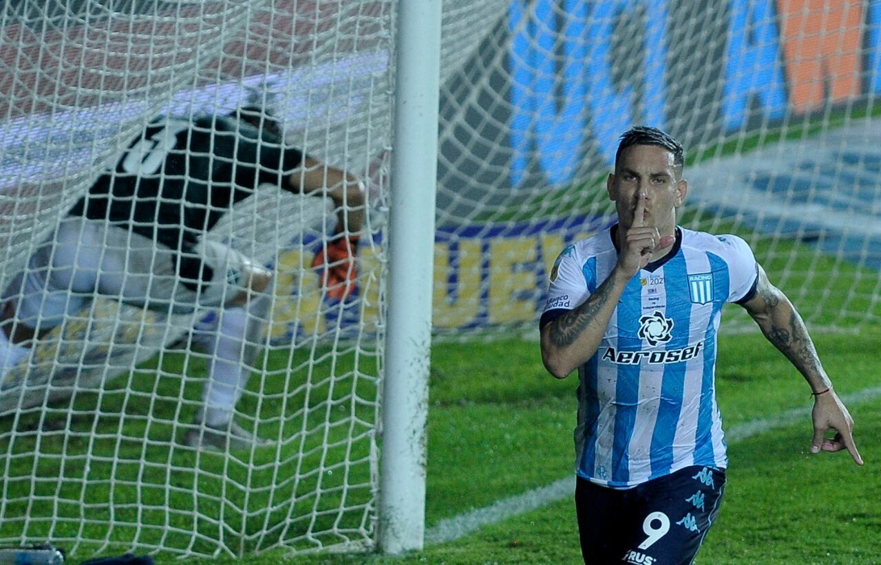 En el festejo, Copetti mandó a callar a los allegados de Independiente, que insultaban a Vigliano.