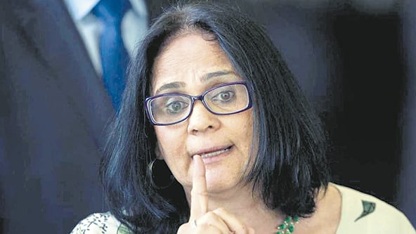 “Dentro de mi concepción cristiana, la mujer, sí, en el matrimonio es sumisa al hombre” dijo Alves.