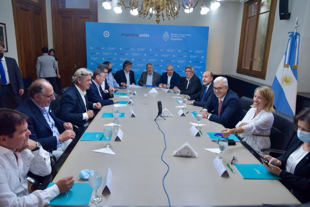 Encuentro de Domínguez con la Mesa de Enlace. El último de una extensa negociación.