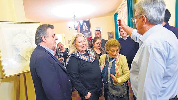 Elisa Carrió fue a Córdoba a respaldar al radical Mario Negri.