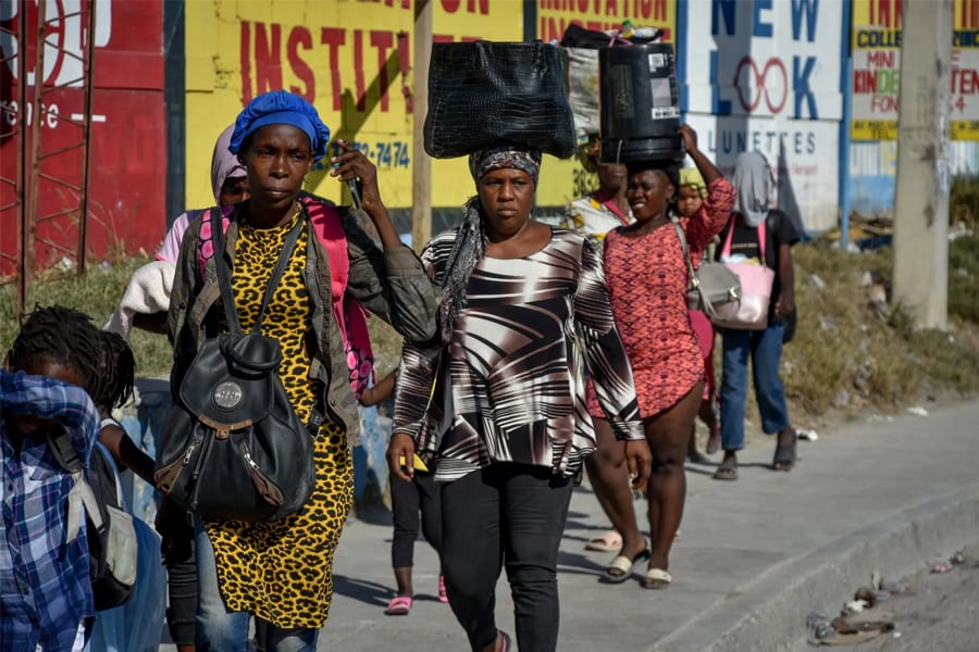 Mujeres negras: postal de la desigualdad estructural. Puerto Príncipe (Haití). Imagen: Siffroy Clarens