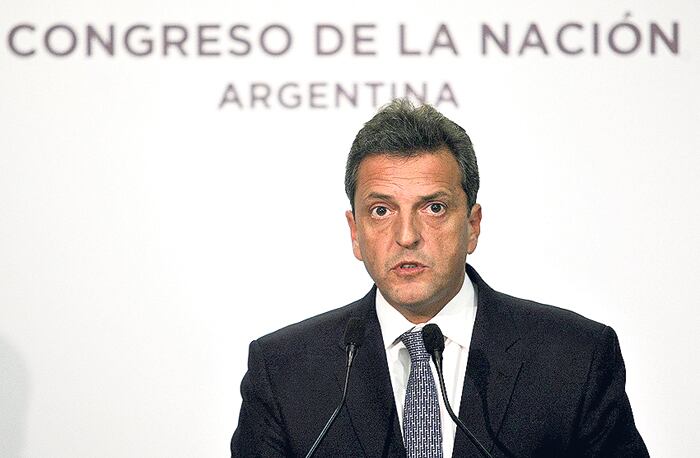 Massa leyó la carta en el Congreso.