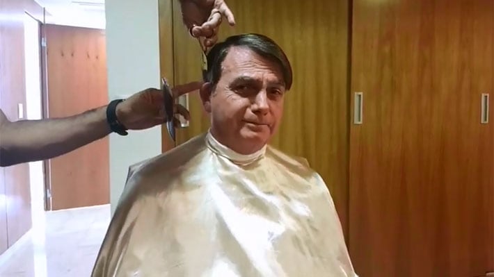 Jair Bolsonaro fue a la peluquería y dejó plantado al canciller francés. 