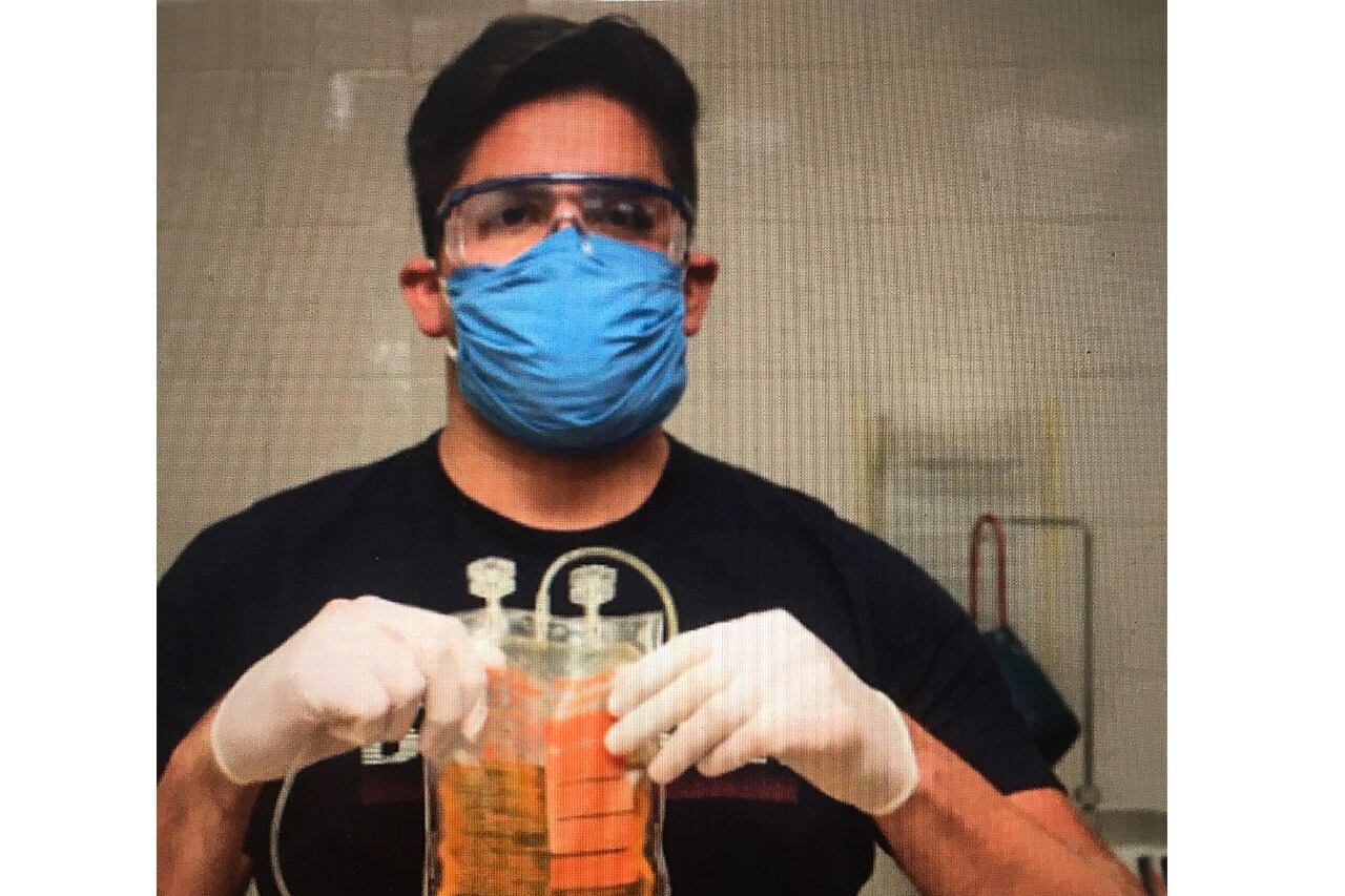 Facundo Ahumada ya donó casi tres litros de sangre.