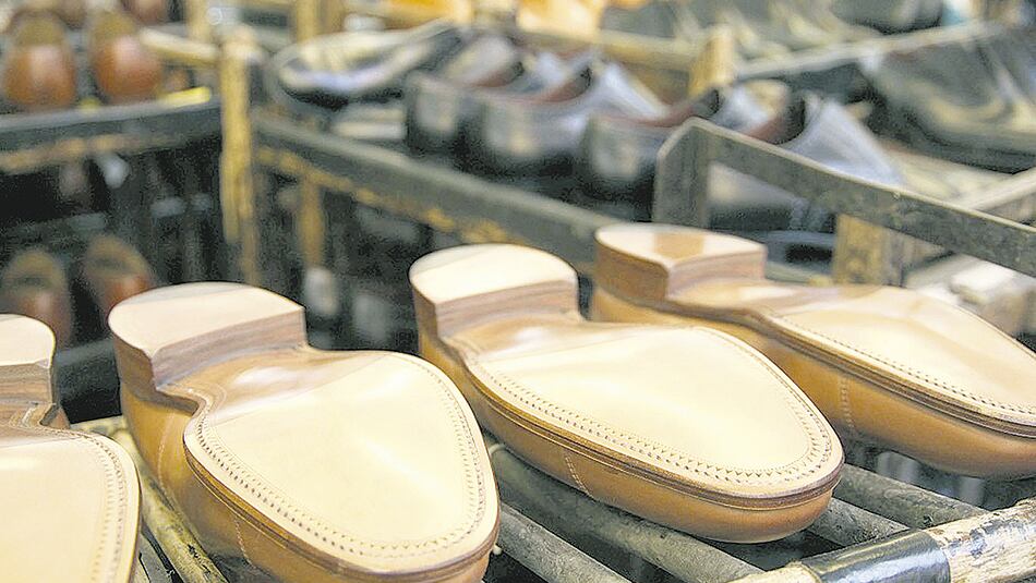 La venta de calzado en los locales físicos cayó 14,4 por ciento en marzo.