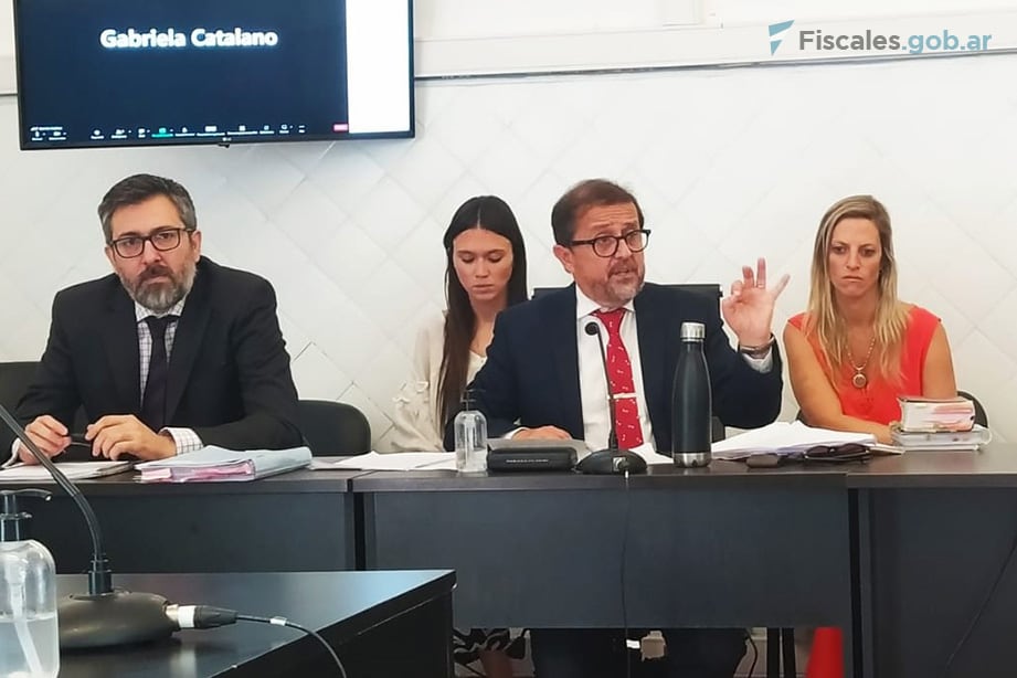 El defensor de las víctimas Nicolás Escándar y el fiscal Eduardo Villalba pidieron la reparación.