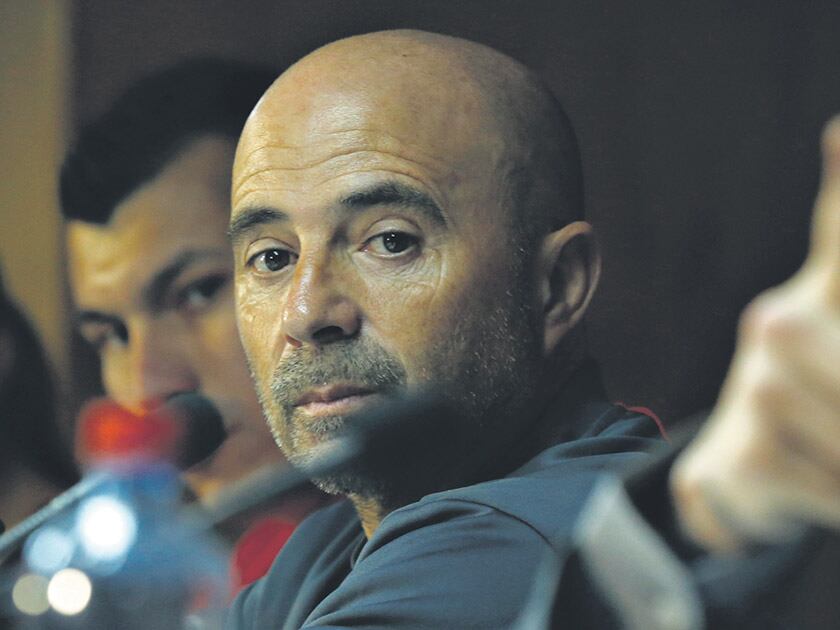 “Sé que hay un interés, sé que soy la persona elegida, pero tendrán que esperar”, dijo Sampaoli.
