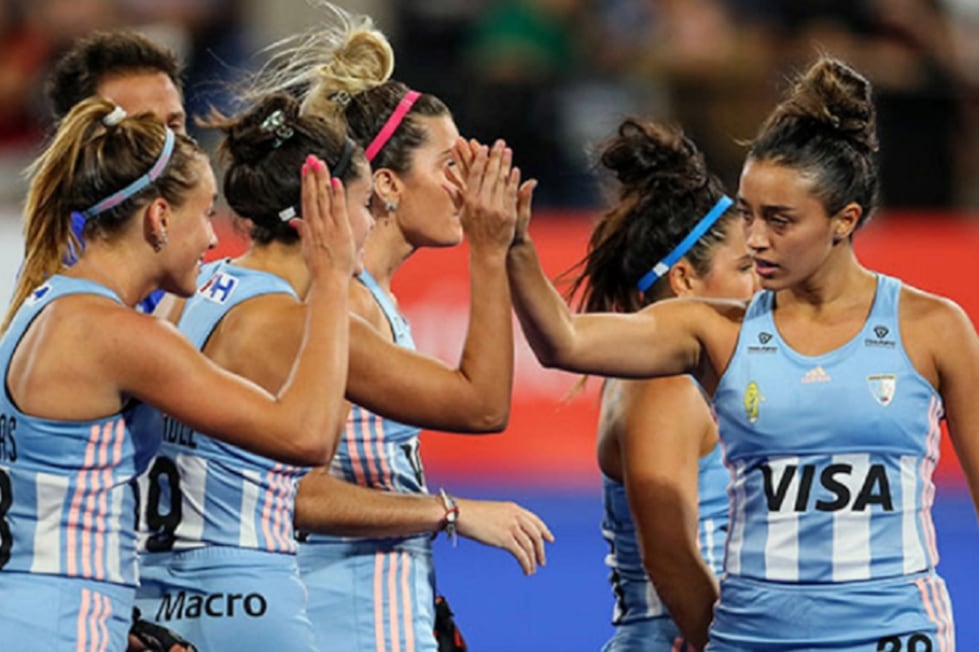 Las Leonas y el básquet de varones incorporan el semillero mientras el vóley y el fútbol femenino se profesionalizan.