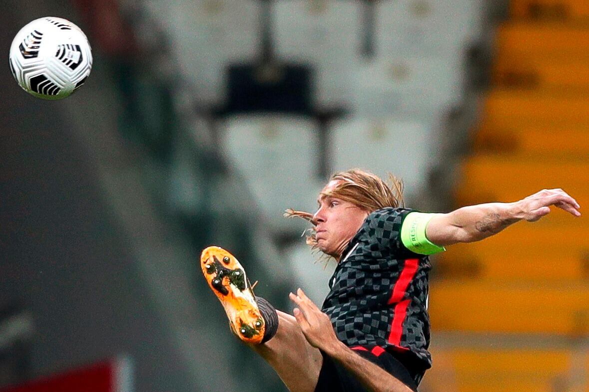 Vida en acción. Su positivo se conoció después de haber jugado 45 minutos ante Turquía.