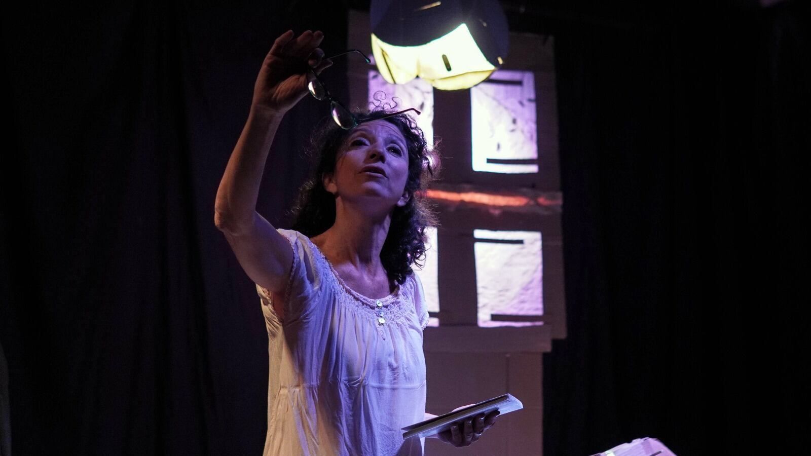 Para dos pianos está basada en seis cuentos de Moyano.