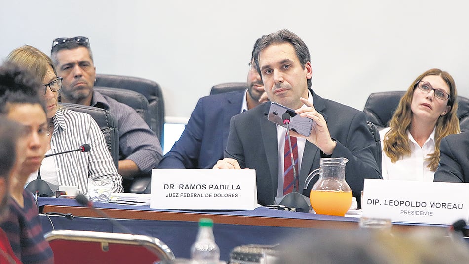 El juez investiga una red de espionaje y extorsión que salpica al oficialismo.