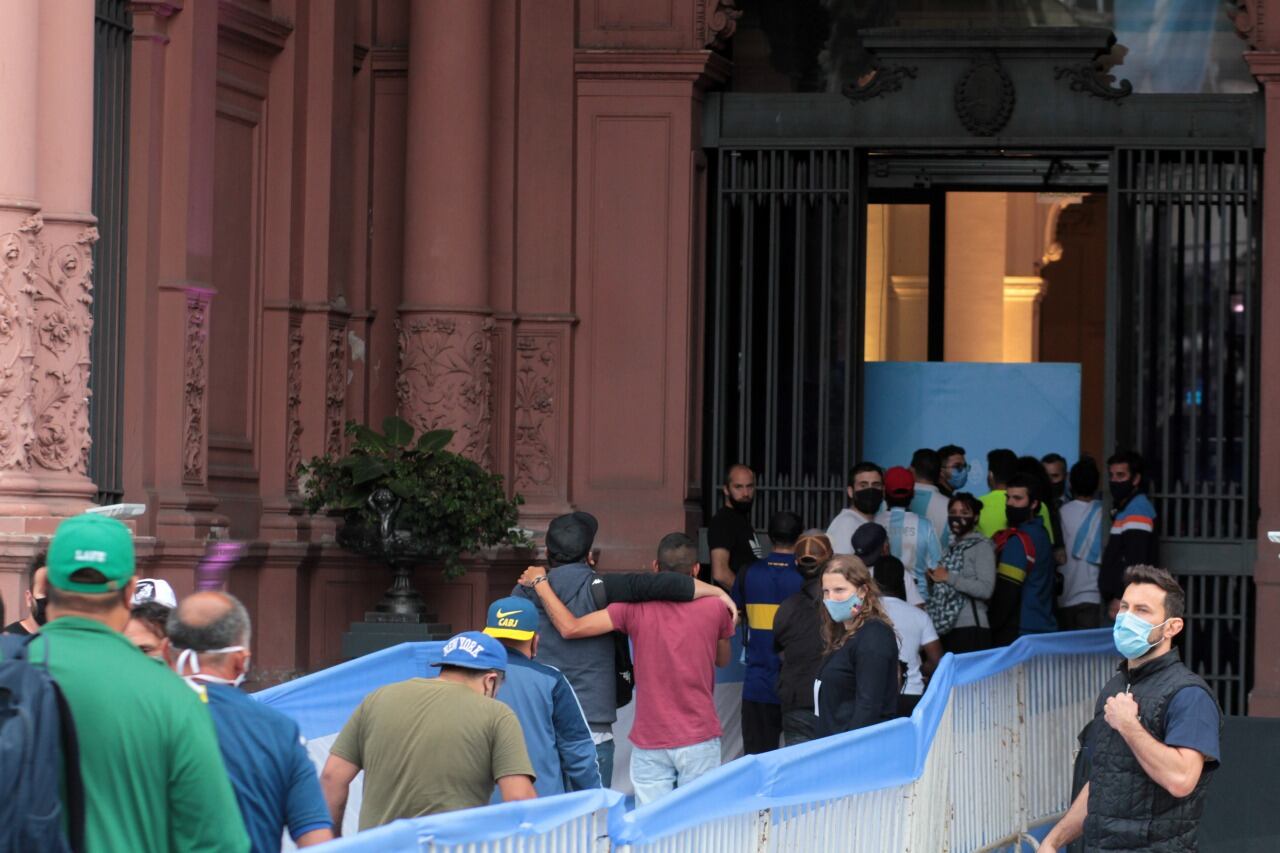 El tramo final de la interminable fila para despedirse del astro.