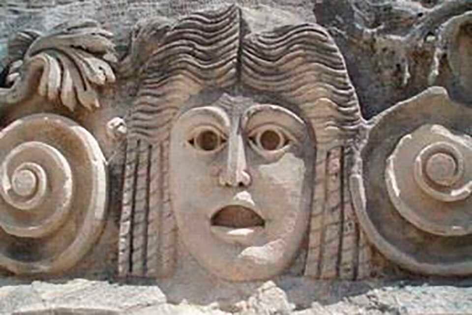 La tragedia era, para los antiguos, sobre todo una lección de humildad.