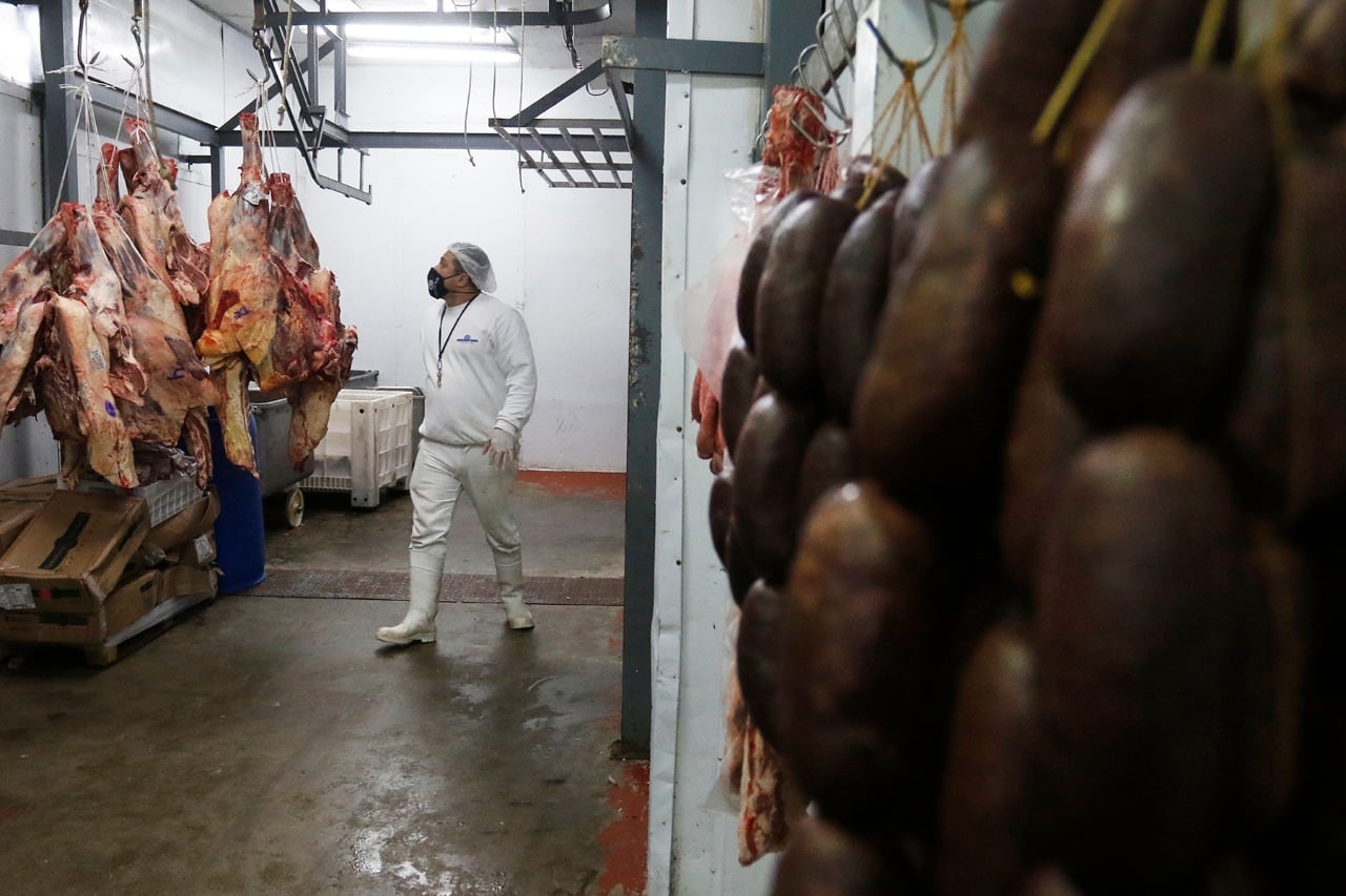 Los frigoríficos fueron suspendidos por no liquidar divisas o consignar domicilios falsos.