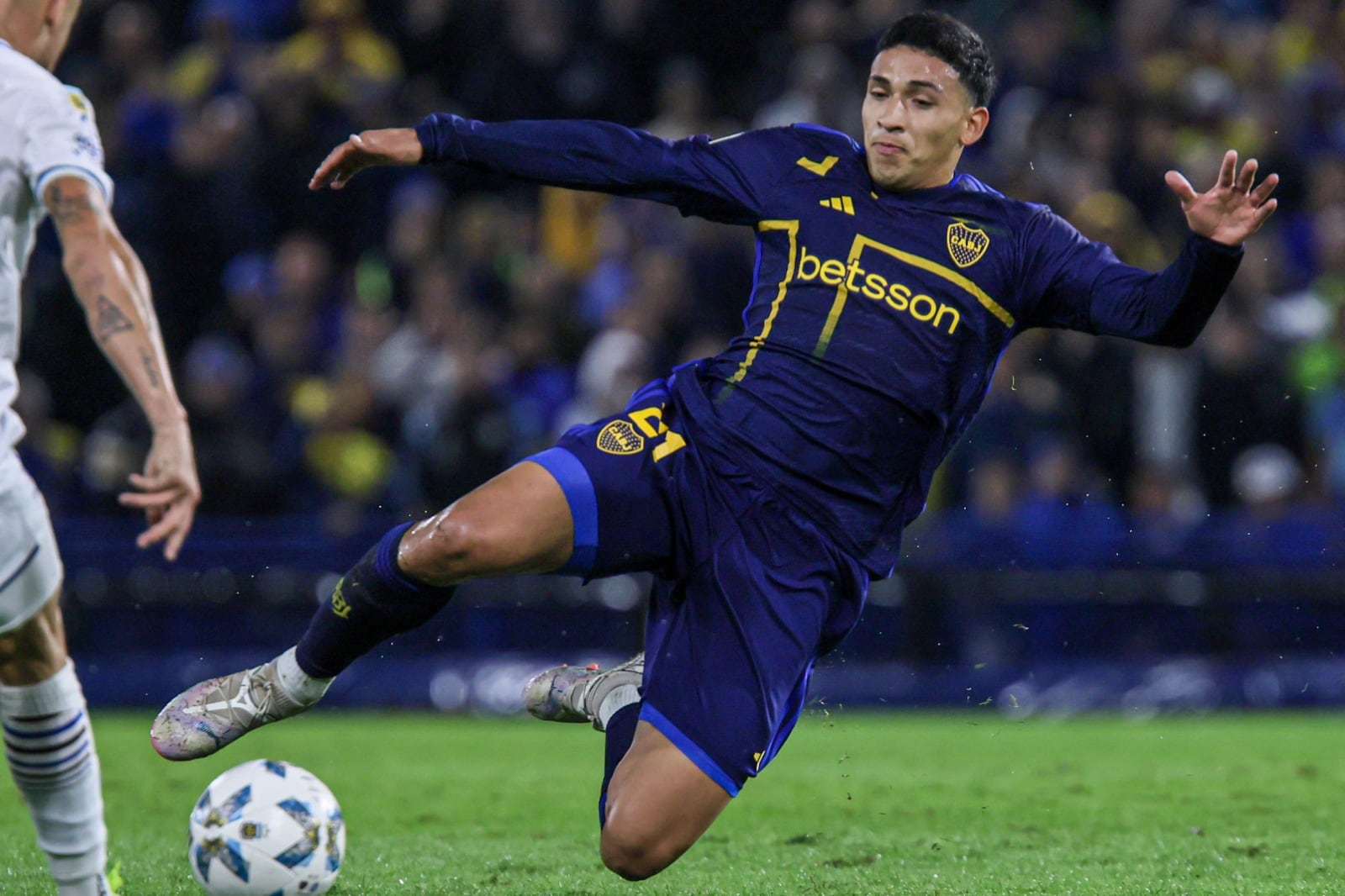 Ezequiel Fernández podría mudarse de la Ribera a tierras saudíes