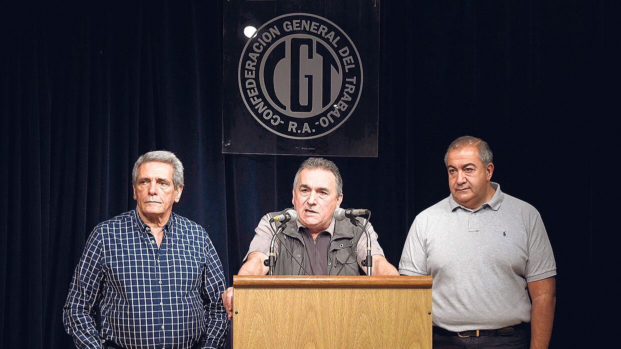 Acuña, Schmid y Daer, el deteriorado triunvirato cegetista.