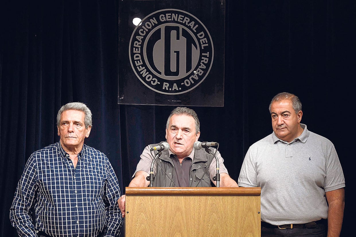 Acuña, Schmid y Daer, el deteriorado triunvirato cegetista.