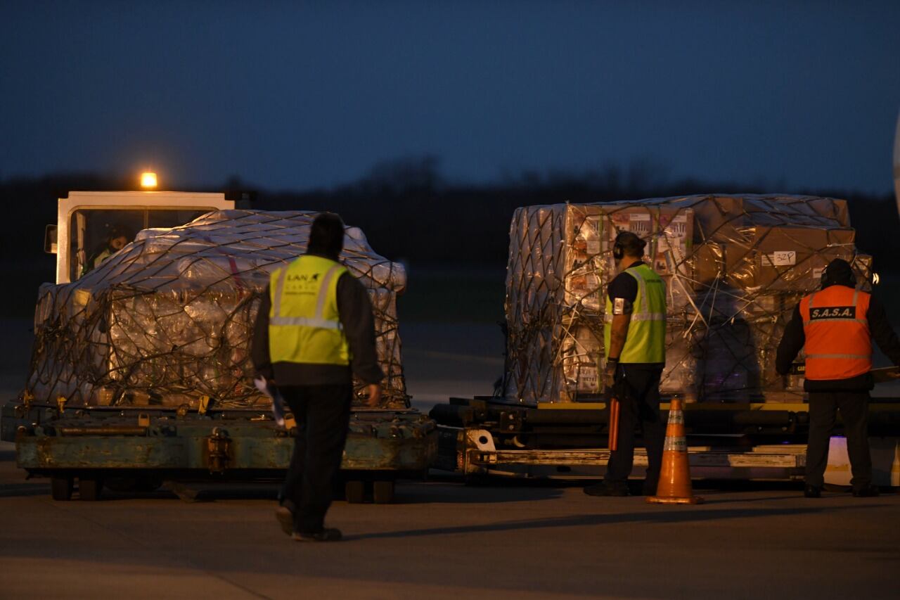 Vacunas anti covid: 6 vuelos con 5 millones de dosis esta semana y dosis para los sub 40 antes de fin de mes.