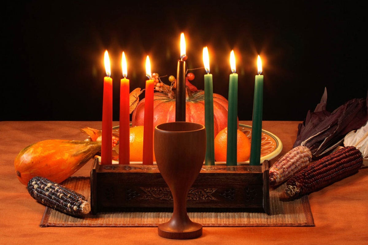 La Kinara (candelabro) de Kwanzaa.