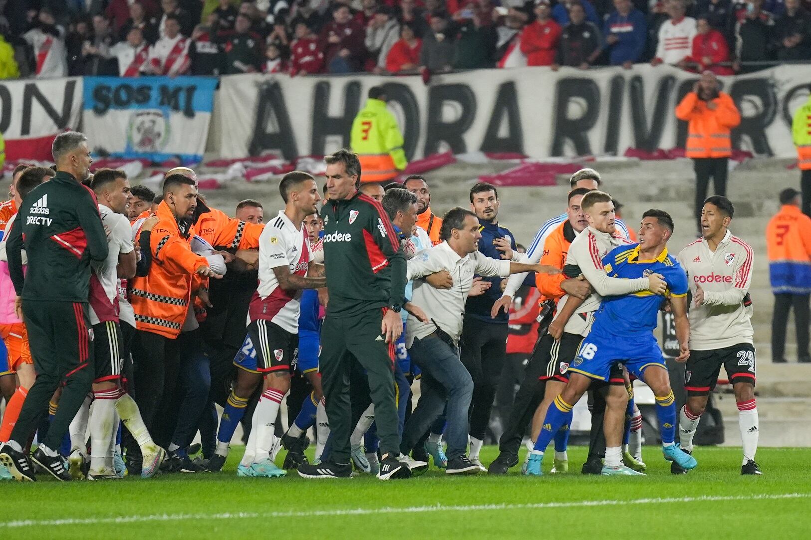 El último Boca-River terminó con hecatombe