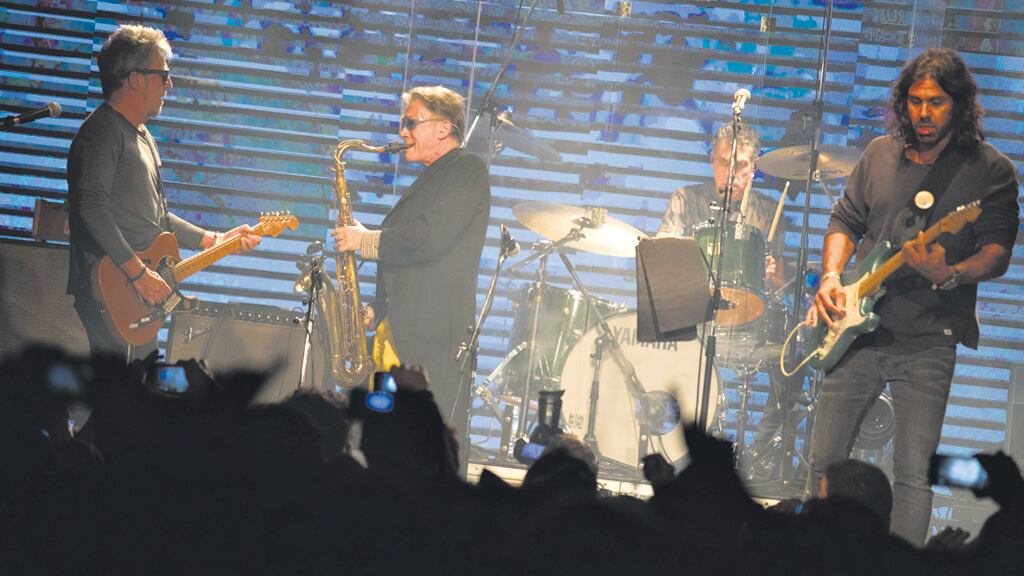 Como no podía ser de otra manera, la velada terminó con una afiebrada versión de “Jijiji”.