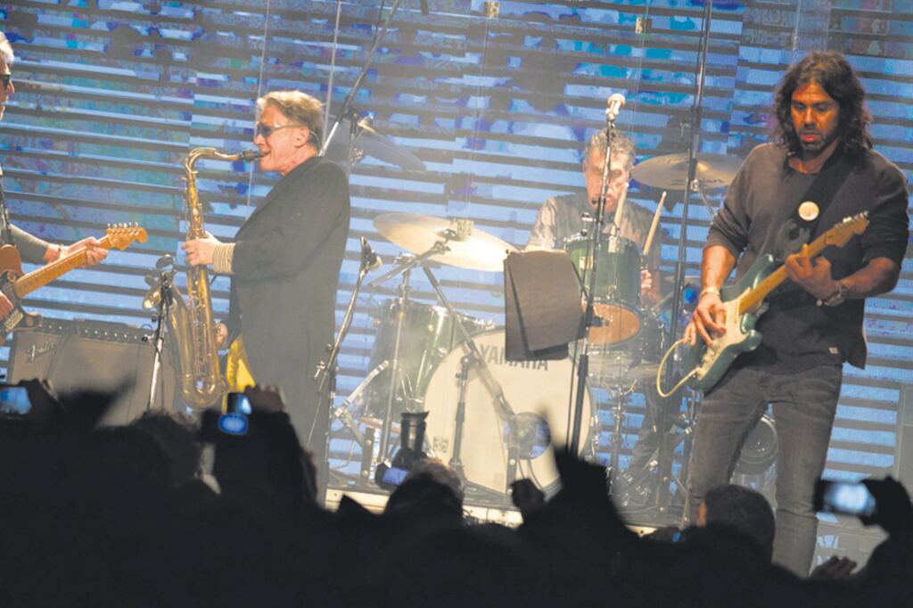 Como no podía ser de otra manera, la velada terminó con una afiebrada versión de “Jijiji”.