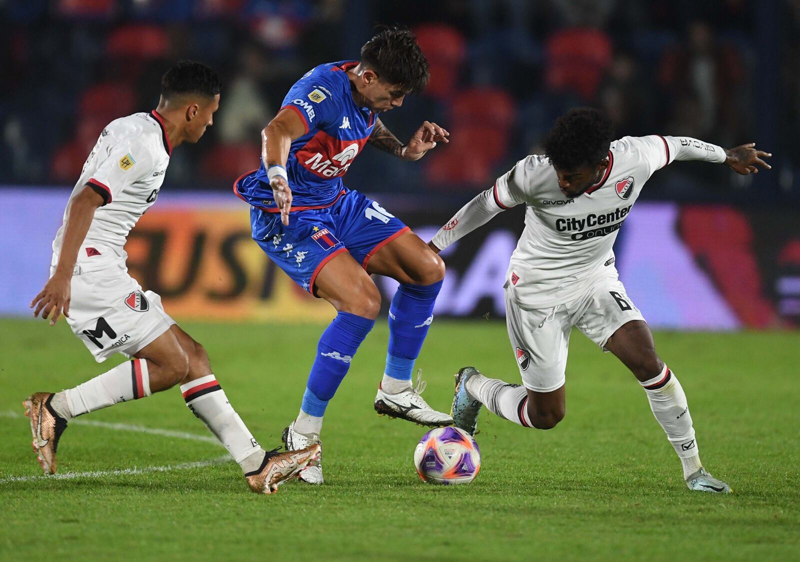 Los dos equipos buscaron el triunfo