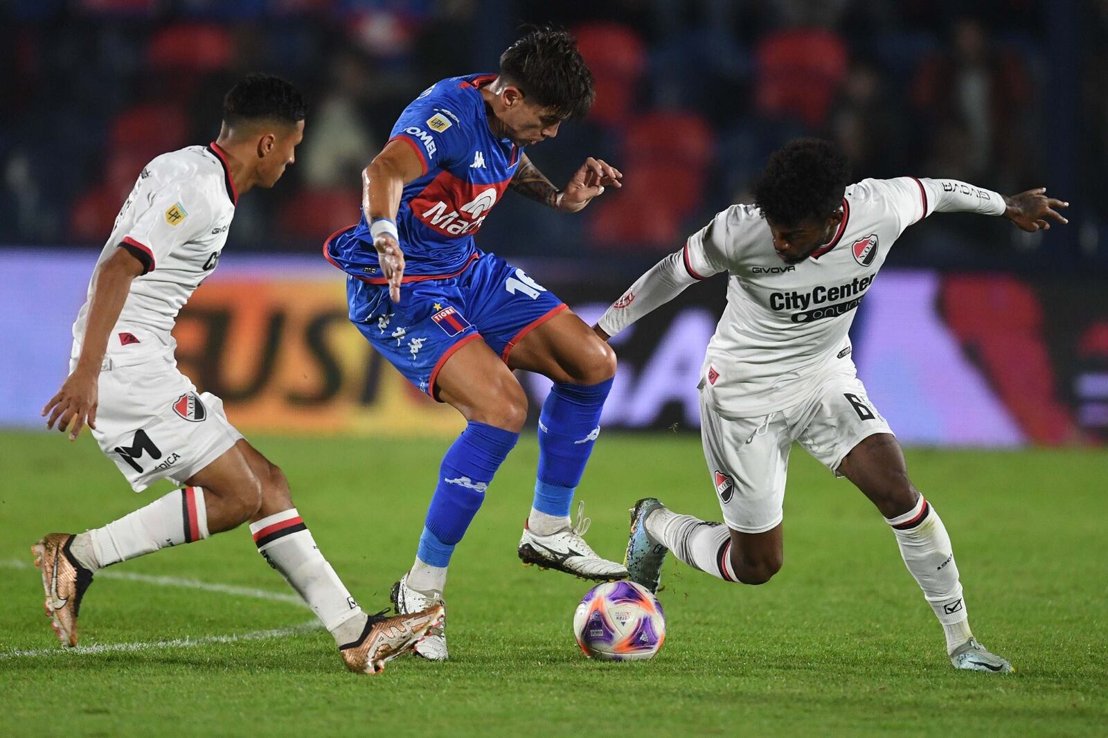 Los dos equipos buscaron el triunfo