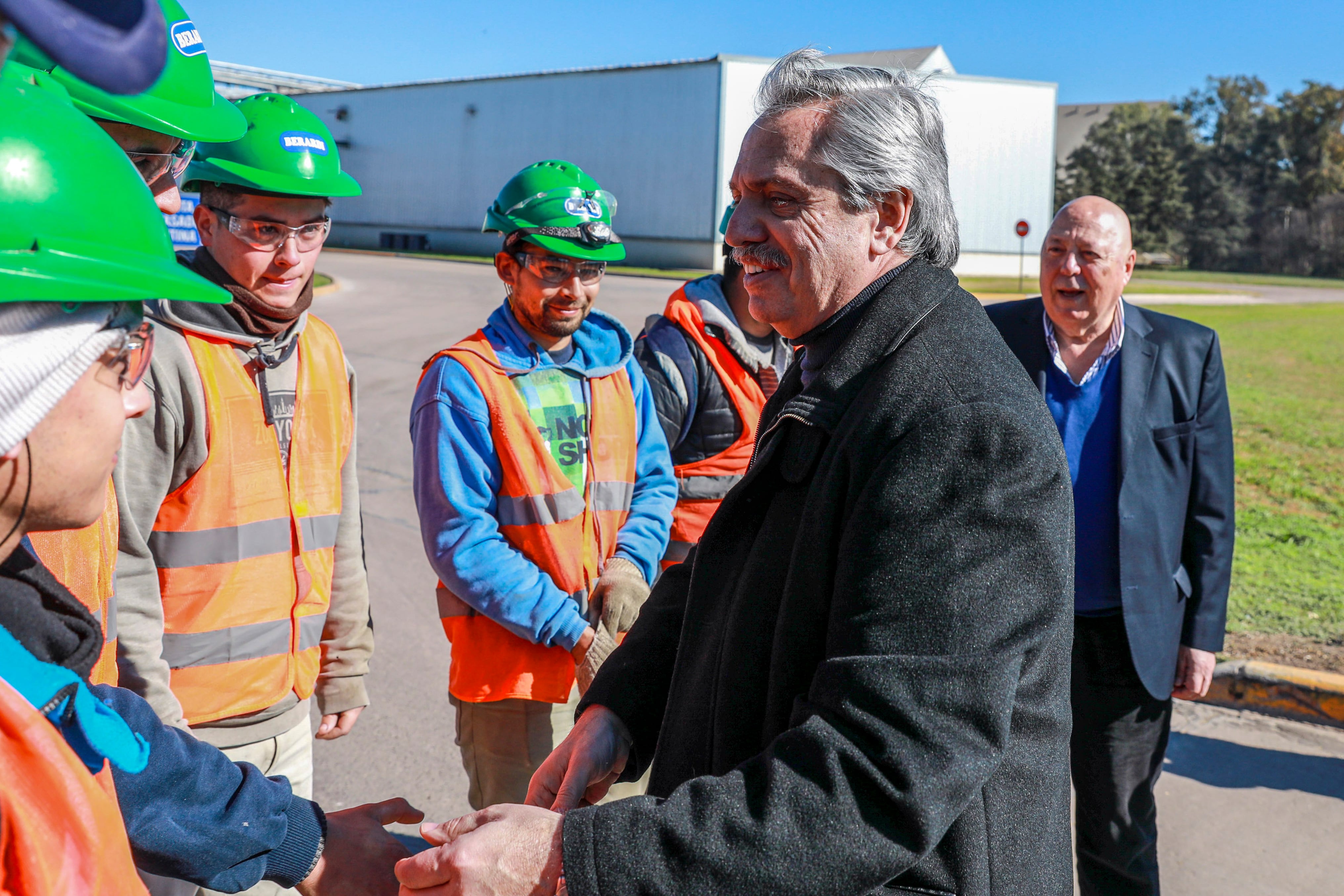 Alberto Fernández visitó la aceitera Deheza en Córdoba.