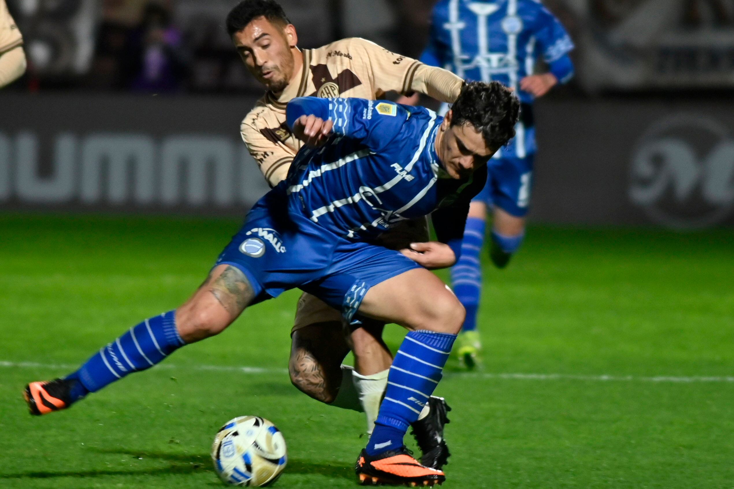 Entretenido cierre de fecha en Vicente López, con final feliz para el Tomba