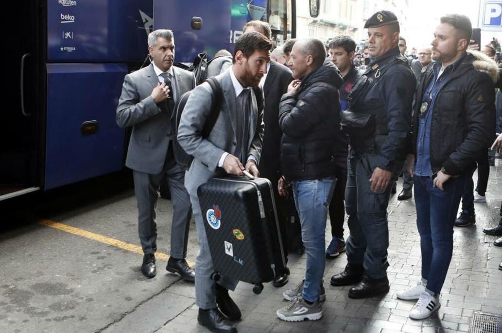 Messi captó la atención de todos al llegar a Nápoles.