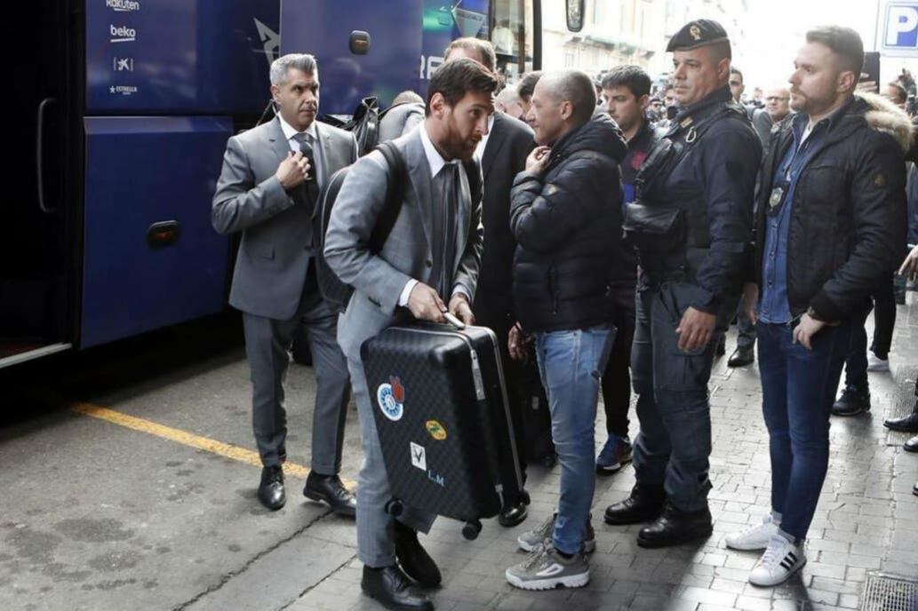 Messi captó la atención de todos al llegar a Nápoles.