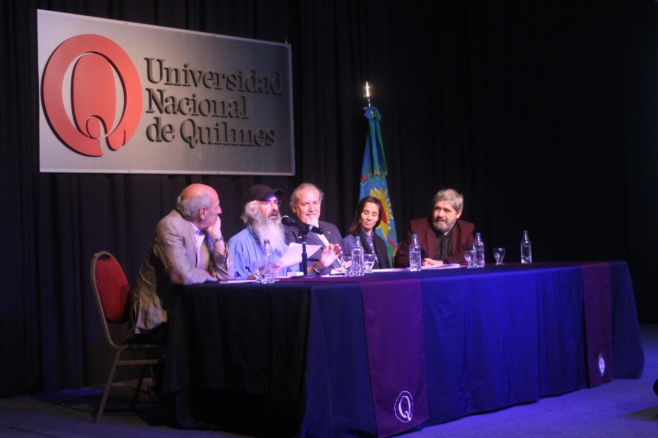 Hugo Soriani, Daniel Paz, Alfredo Alfonso, Lía Gómez y Rudy en el acto de la distinción.
