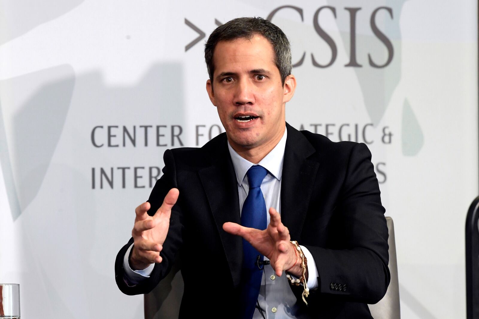 Venezuela pidió un alerta roja de Interpol para Guaidó.