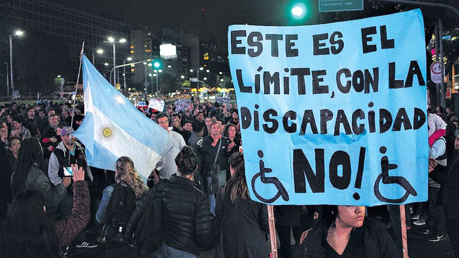 El 15 de junio pasado se produjo una masiva marcha contra el recorte de la ayuda a los discapacitados.