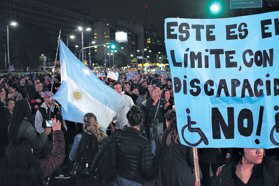 El 15 de junio pasado se produjo una masiva marcha contra el recorte de la ayuda a los discapacitados.