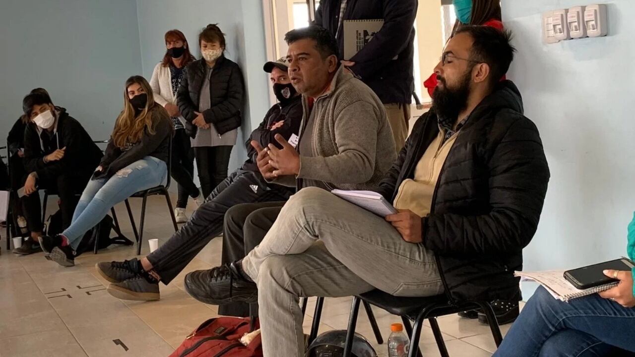 Oviedo habla durante la reunión en Bicentenario