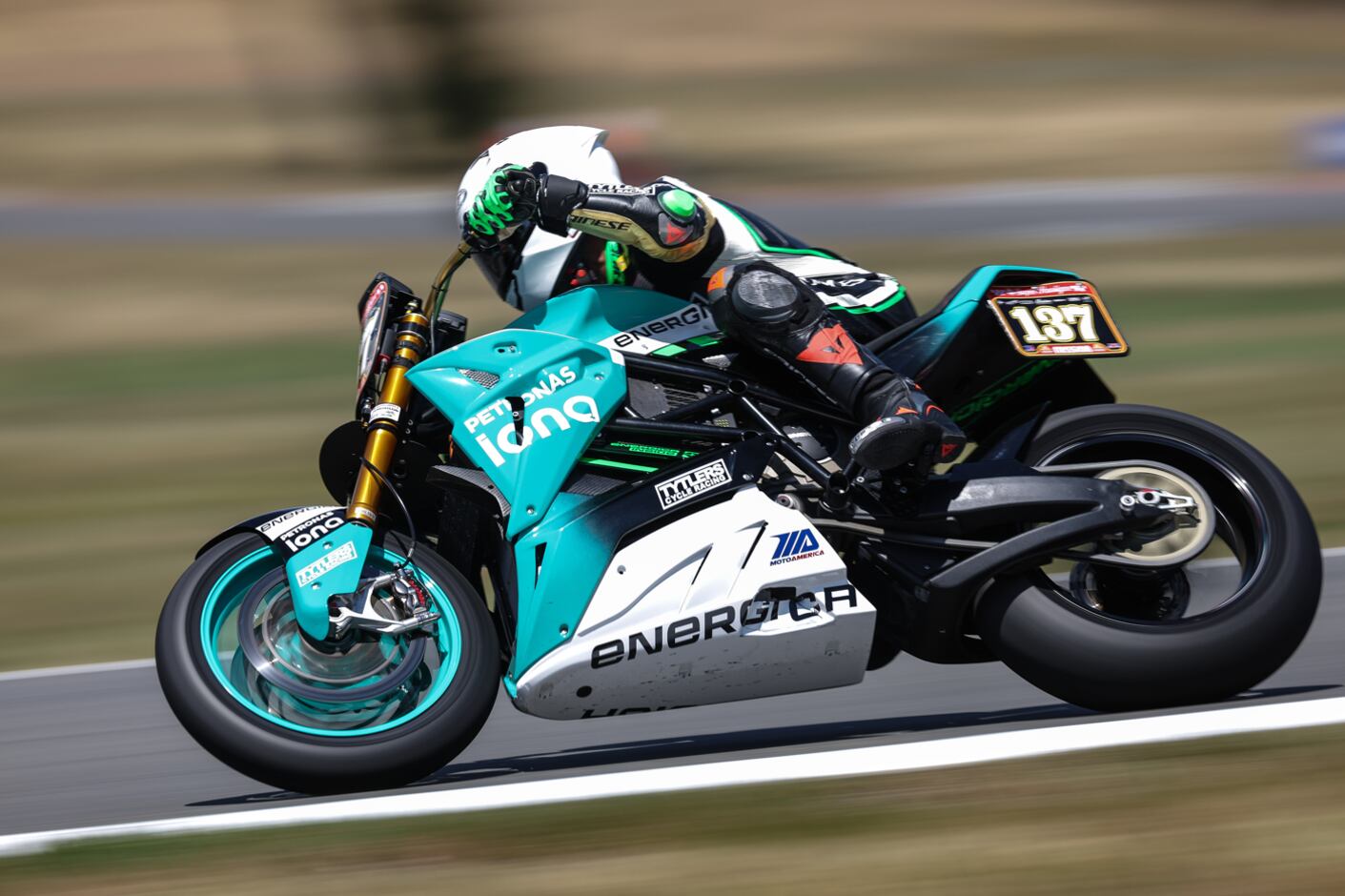 La intención de lograr mejoras en el sector de los vehículos