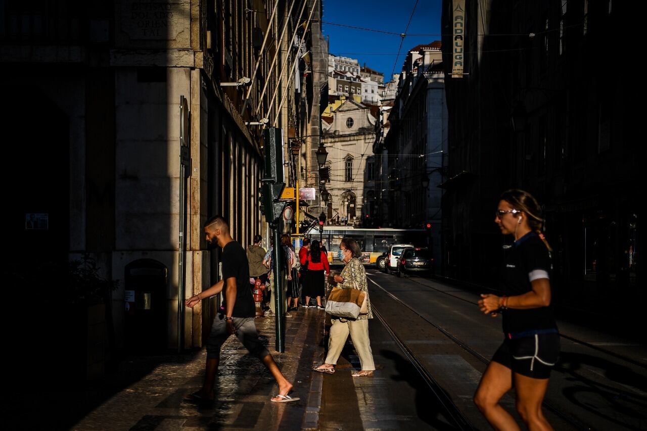Los nuevos controles no impiden que haya un salto en los contagios en el país europeo. 