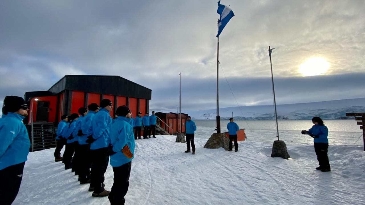 La pelea vendría desde varias semanas y una cuestión salarial habría precipitado la agresión.