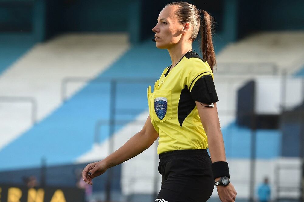 Mariana de Almeida fue la primera árbitra asistente argentina en la Copa Libertadores.