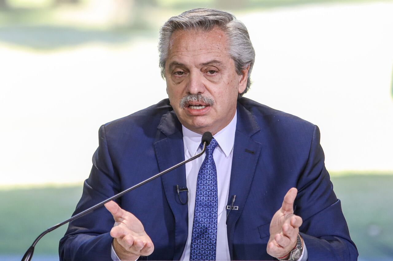 Alberto Fernández presenta obras para Chubut, Buenos Aires, Santa Fe, Tucumán y Tierra del Fuego.