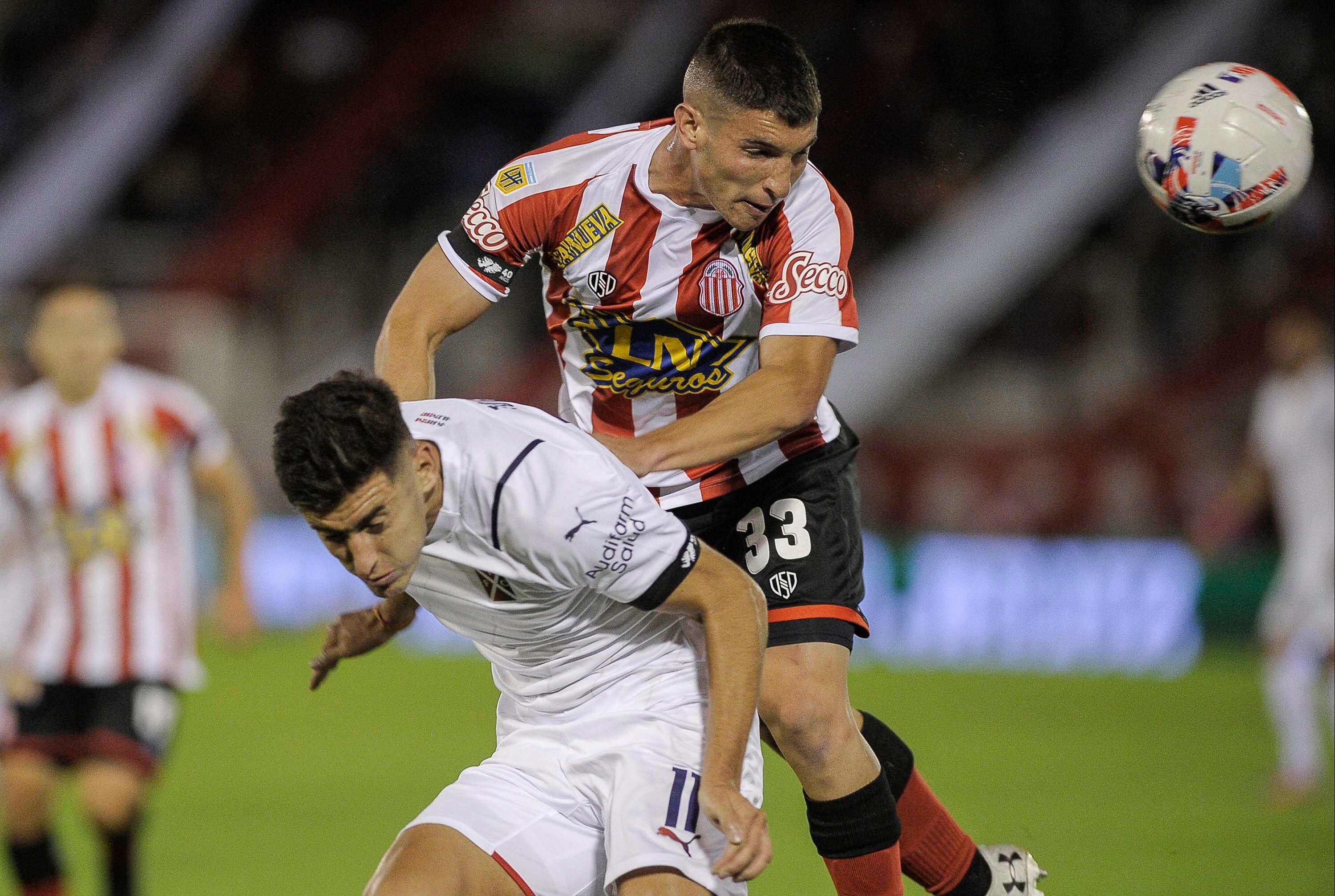 La lucha estuvo en el mediocampo