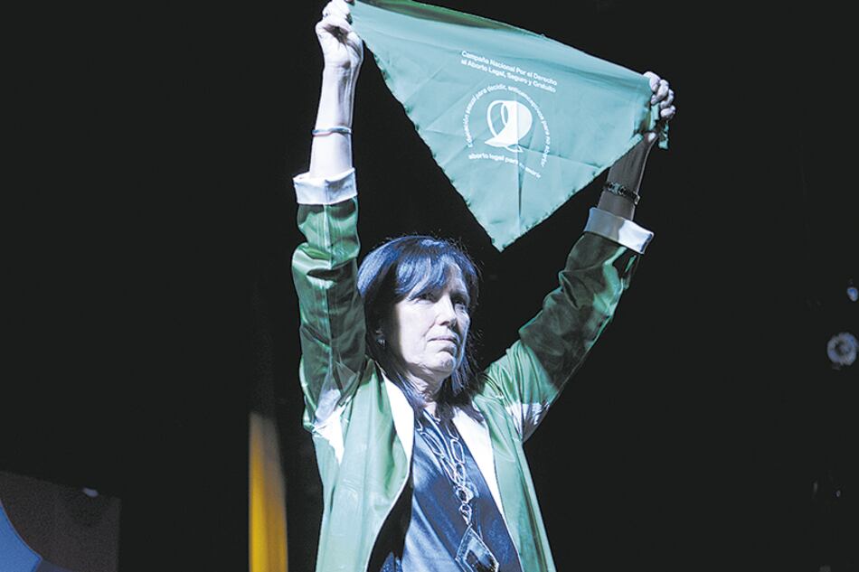 “El lugar del escritor es el del conflicto con la autoridad”, dijo Claudia Piñeiro en la apertura de la Feria del Libro.