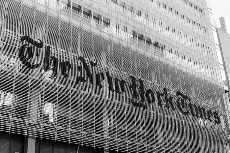 La demanda se sitúa como la primera proveniente de una importante organización de medios contra OpenAI y Microsoft