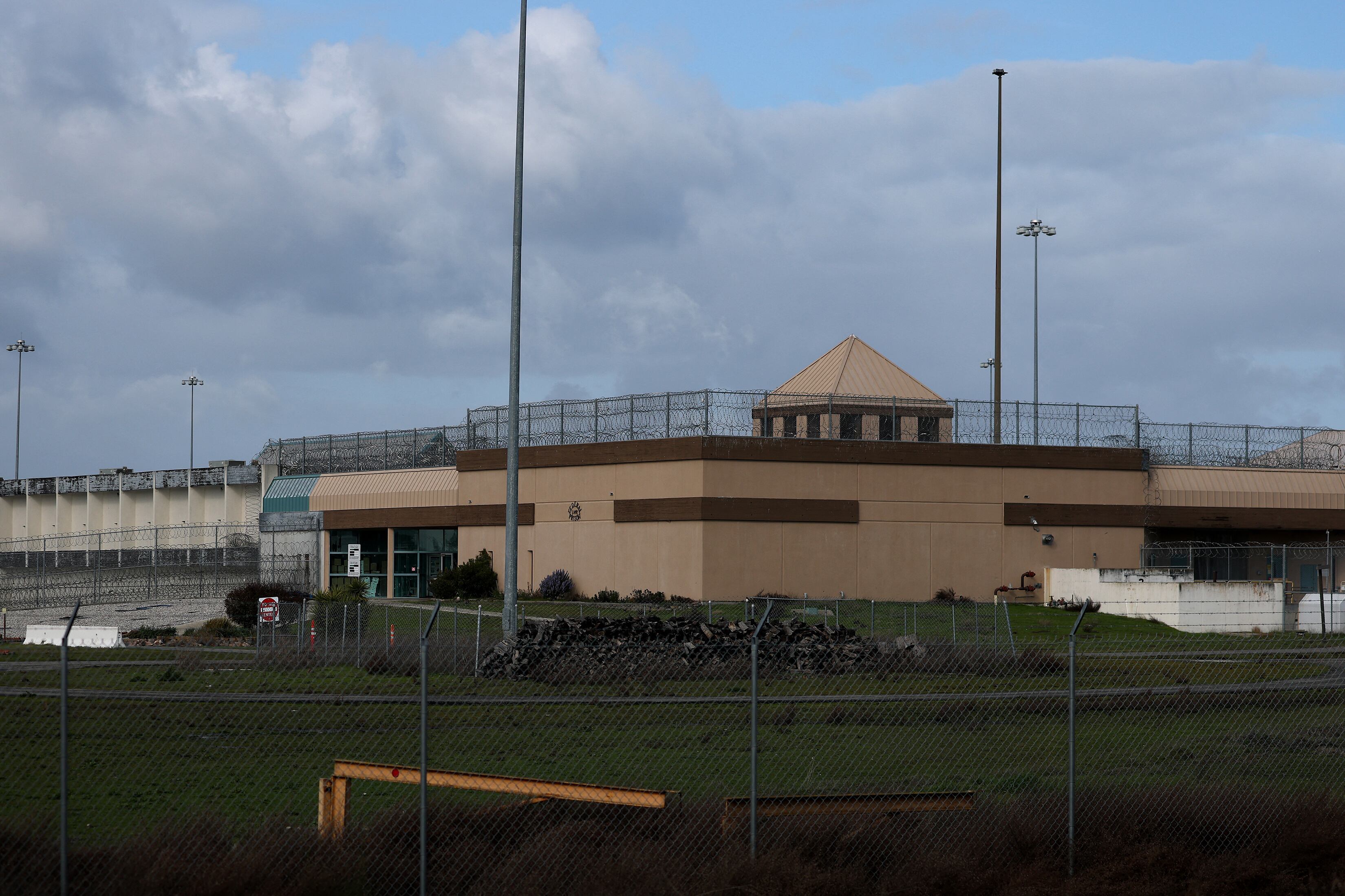 La administración de Trump planea utilizar la clausurada Institución Correccional Federal de Dublín (California) como un centro de detención del ICE.