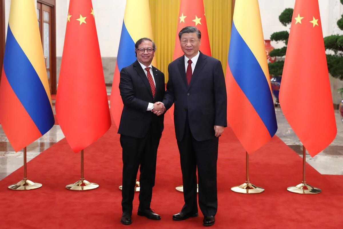 Gustavo Petro, presidente de Colombia y Xi Jinping, presidente de China