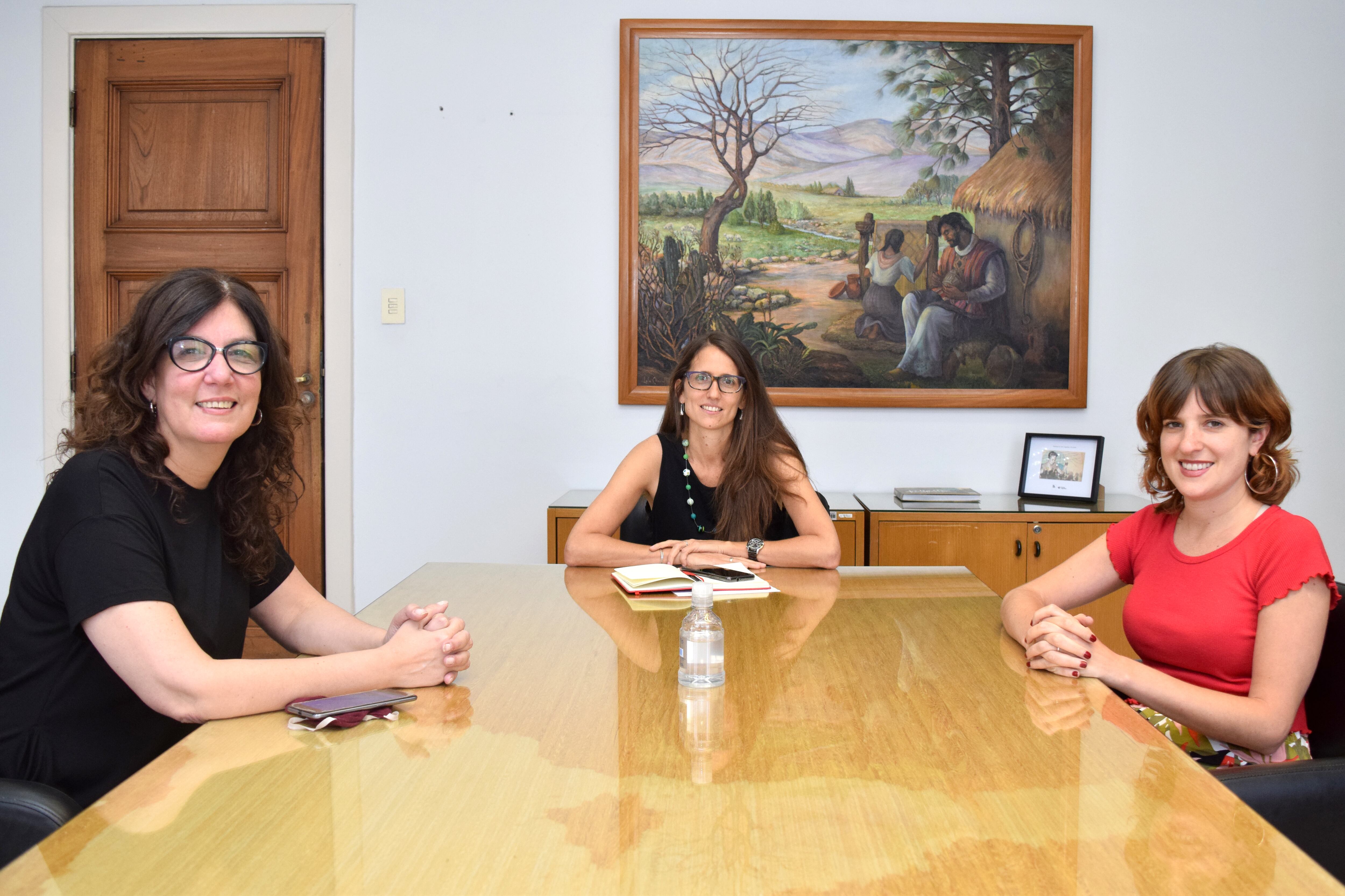 Iris Pezzarini, Elizabeth Gómez Alcorta y Lucía Cirmi