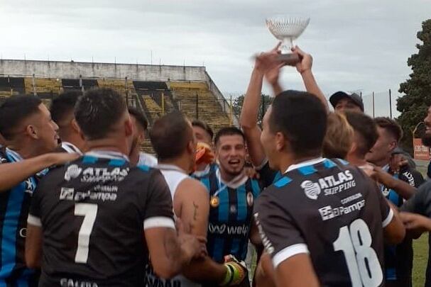 Atlas festeja en cancha de Almirante Brown.
