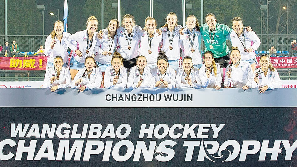 Las Leonas festejan su bronce.